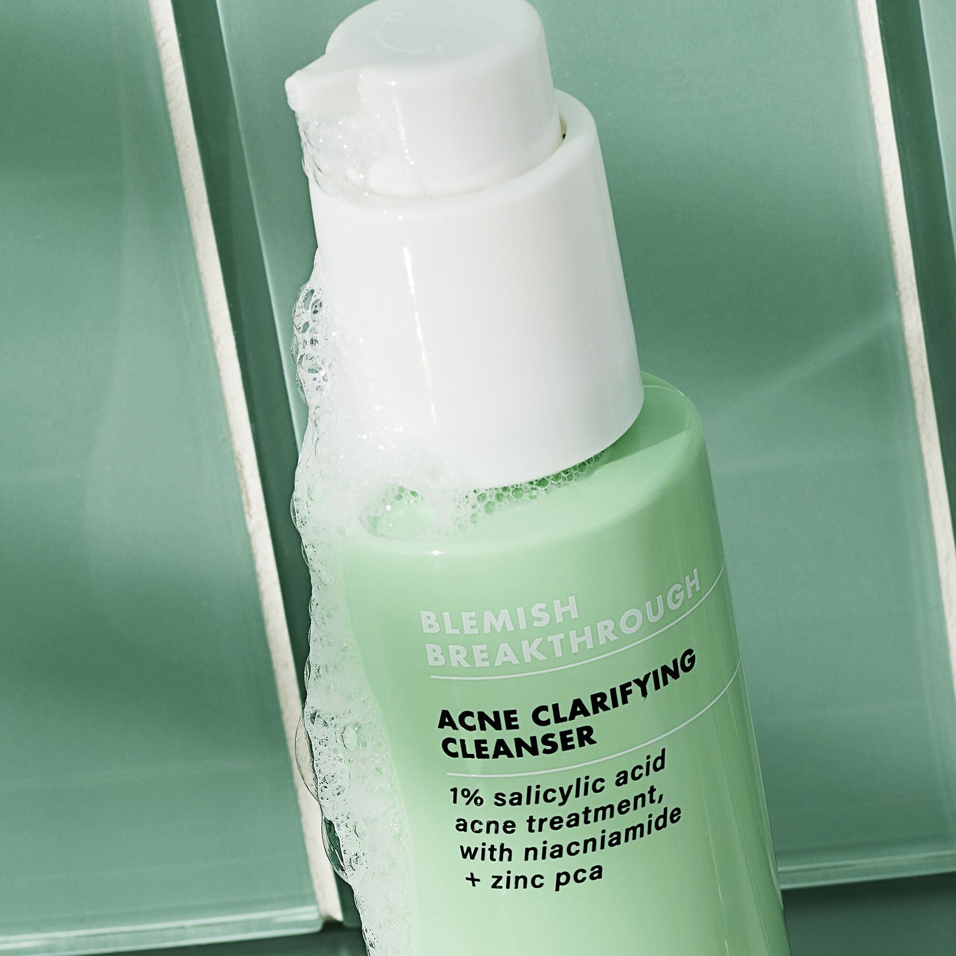 blemish-breakthrough-acne-clarifying-cleanser-j2 02_021622_SL_BT_Cleanser_Back_Lighter_0129_FStack_FINAL_IGF_V2_eb5b7c7b-2de7-4b4a-8d54-43ee3b07523f.jpg