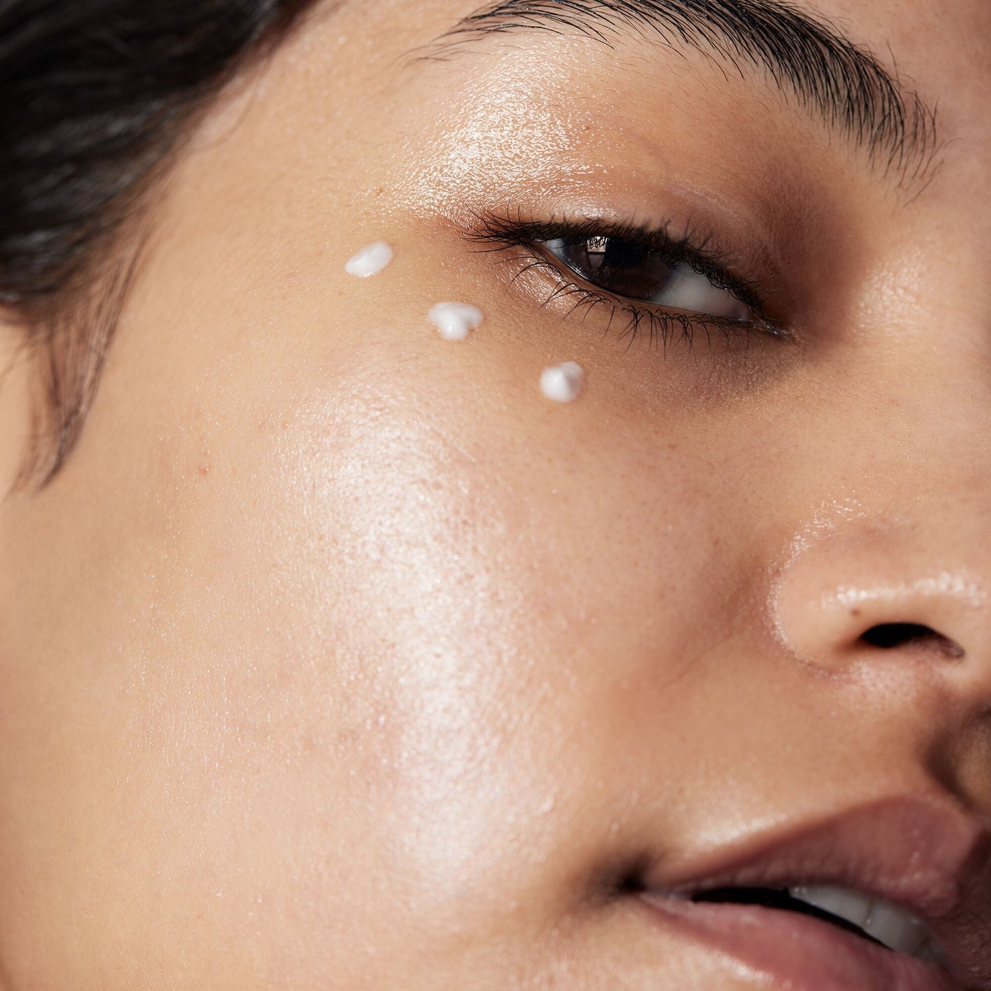 holy-hydration-eye-cream-q8 040822_Model_HH-EyeCream_116_RT1-V1_IGF_3f5819bb-8440-48d0-943c-ab2a2612d116.jpg