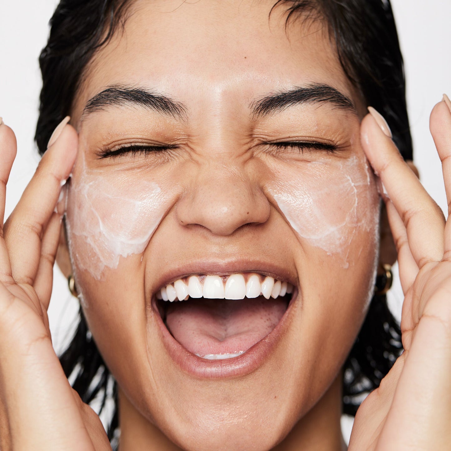 pure-skin-moisturizer-h5 040822_Model_Pure-Moisturizer_200_RT2-V1_RGB040822_Model_Pure-Moisturizer_200_RT2-V1_V1_IGF.jpg