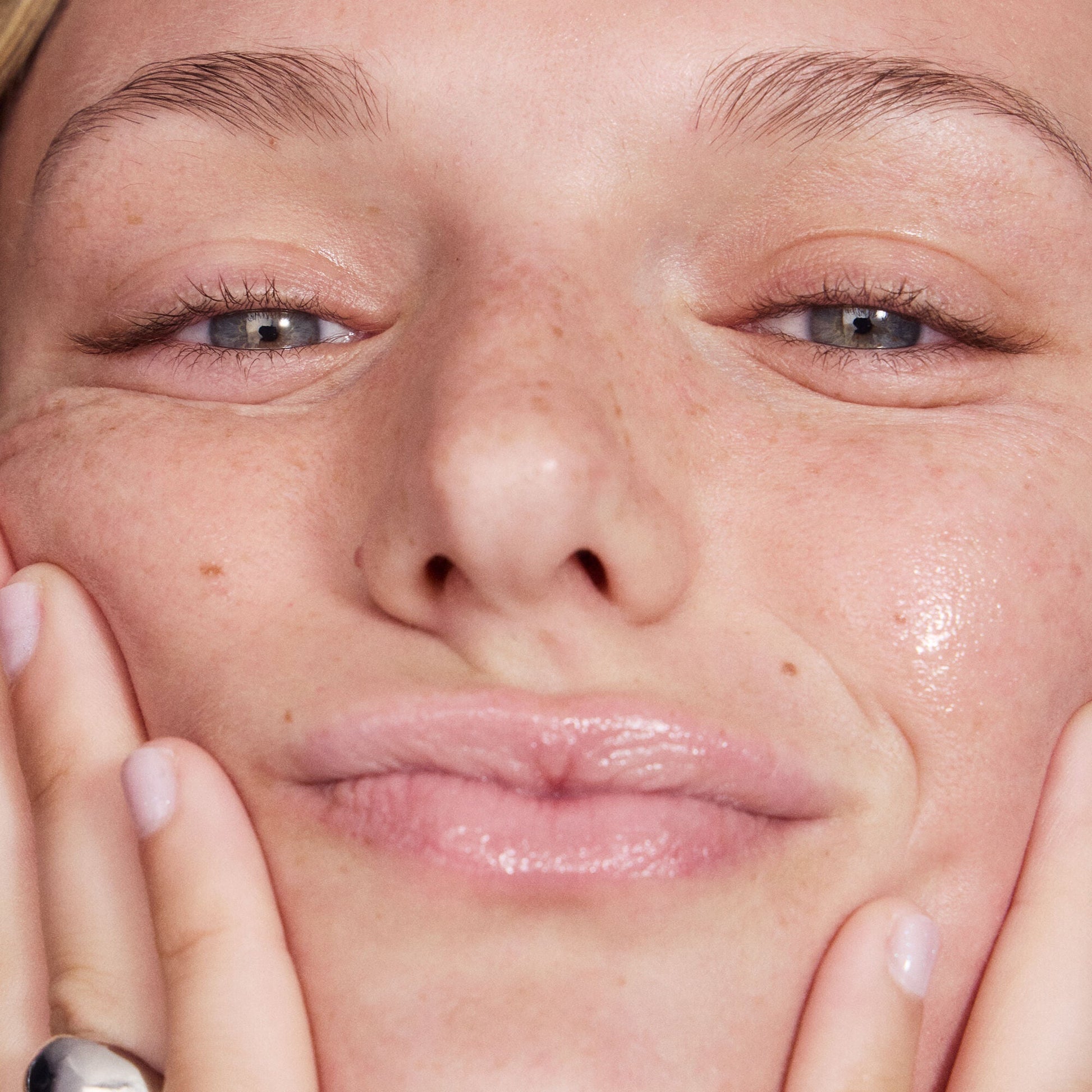 thirst-burst-pore-fecting-toner-t9 042125_SKIN_TBT_Madison_ModelApp_1086_RGB_IGF.jpg