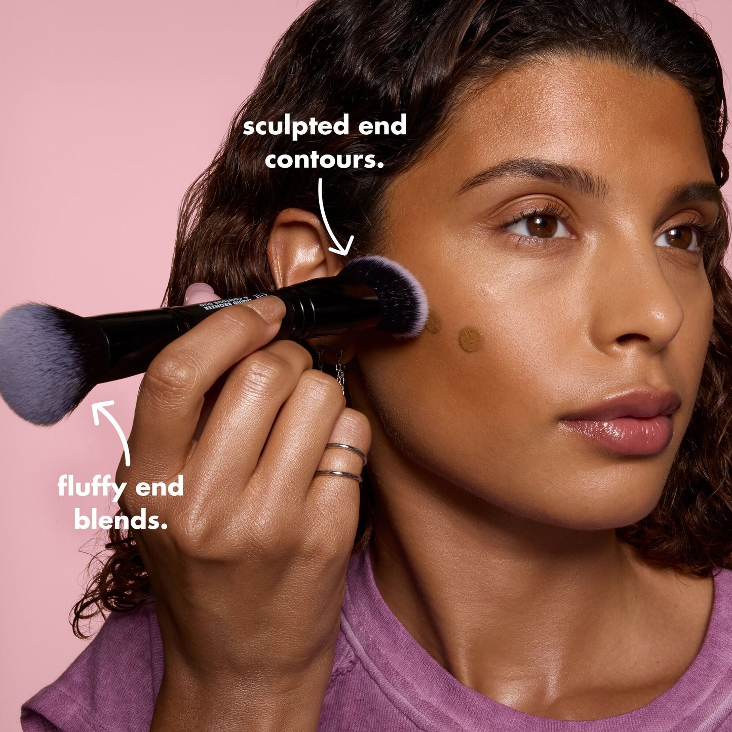 liquid-bronzer-and-contour-duo-brush-x1 0426_EDU_LiquidBronzer_ContourDuoBrush_BenefitModel.jpg