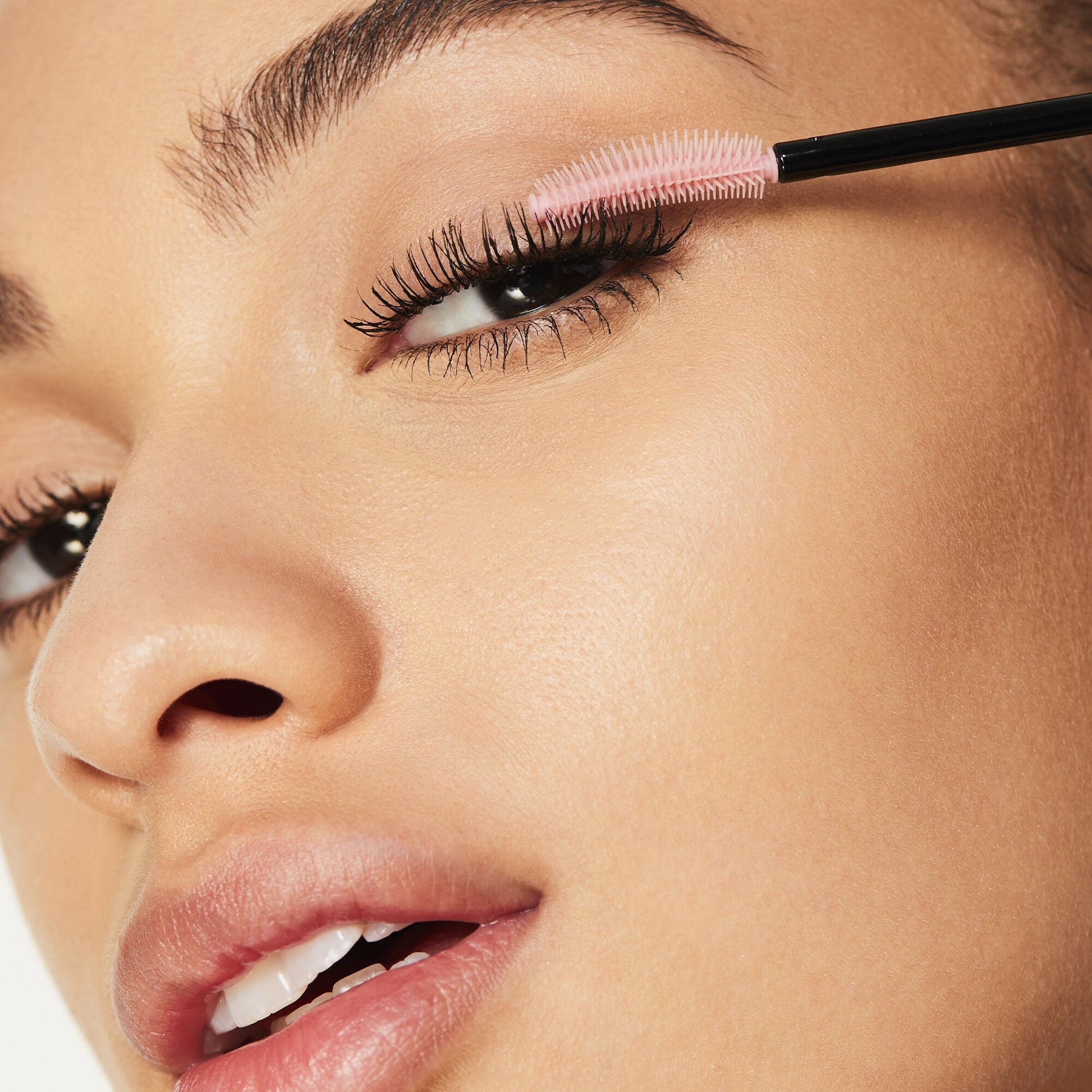lash-n-roll-mascara-i8 052322_Adriana_LashRoll-After-Black_069_IGF_V2.jpg
