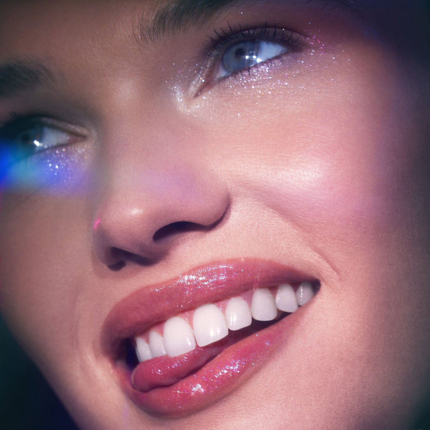glow-reviver-lip-oil-glimmer-o1 053124_Lily_LipOil_OFace_FineAsFleck_0315_v4_RGB_IGF.jpg