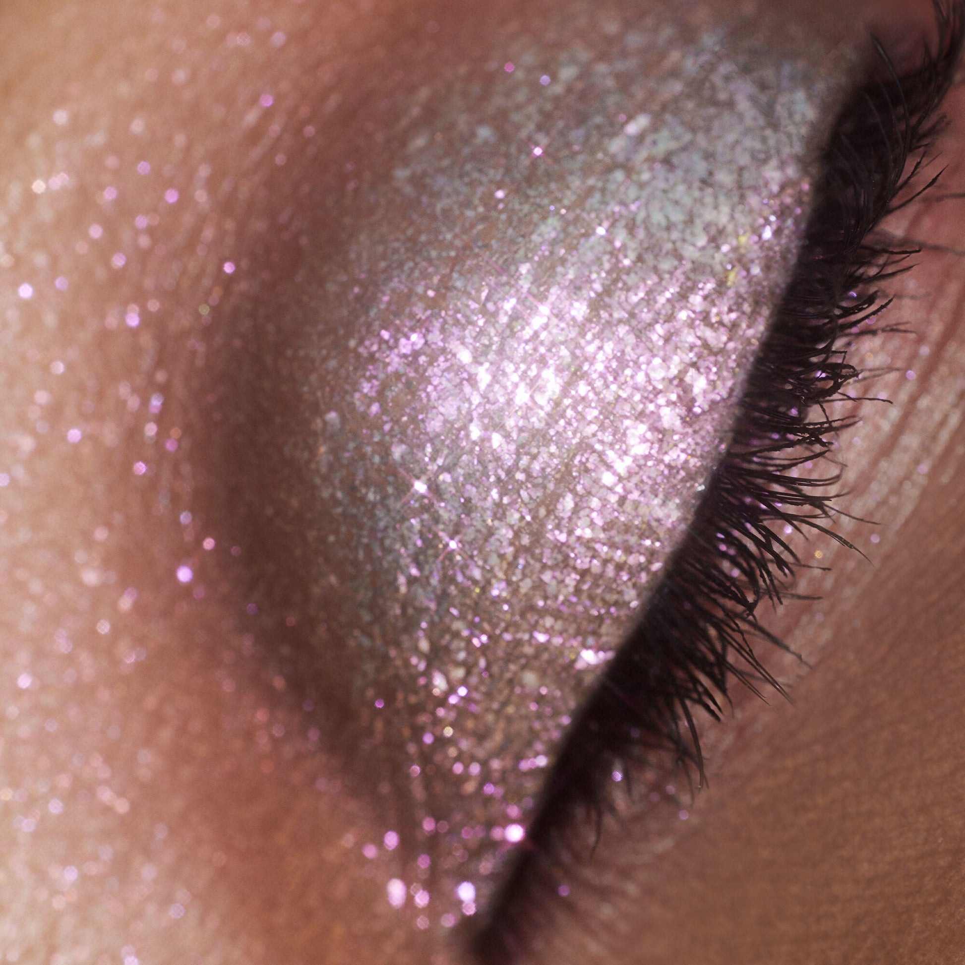 duochrome-liquid-eyeshadow-v0 061223_Chi_SparkPink_0022_FINAL_RGB_IGF.jpg