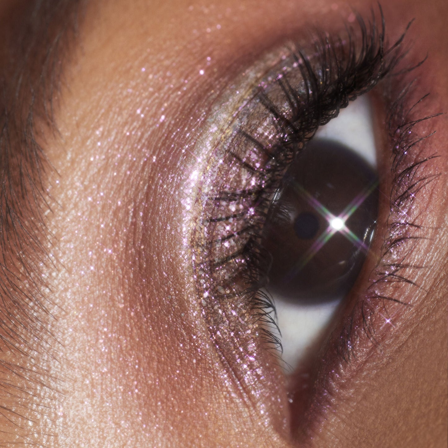 duochrome-liquid-eyeshadow-v0 061223_Chi_SparkPink_0023_FINAL_RGB_IGF.jpg