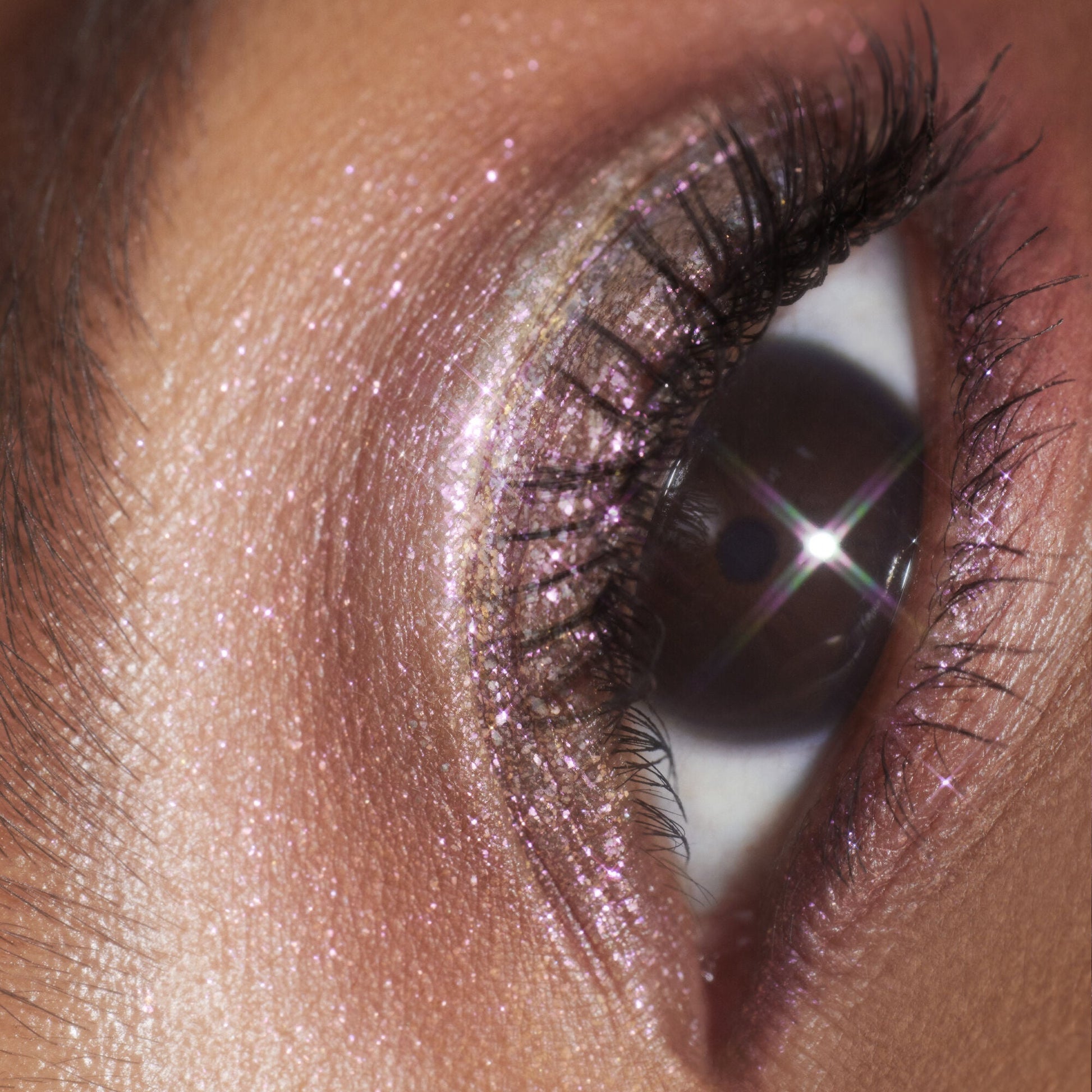 duochrome-liquid-eyeshadow-v0 061223_Chi_SparkPink_0023_FINAL_RGB_IGF.jpg