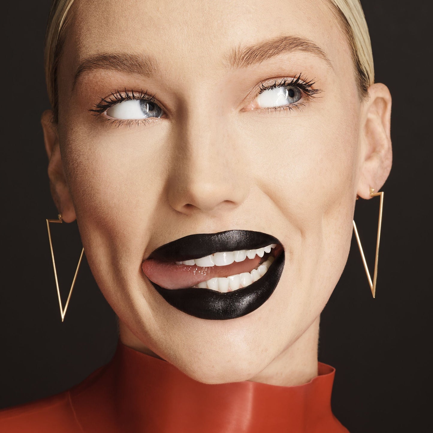 o-face-satin-lipstick-q5 071222_MD_Look4_0124_FINAL_RGB_IGF.jpg