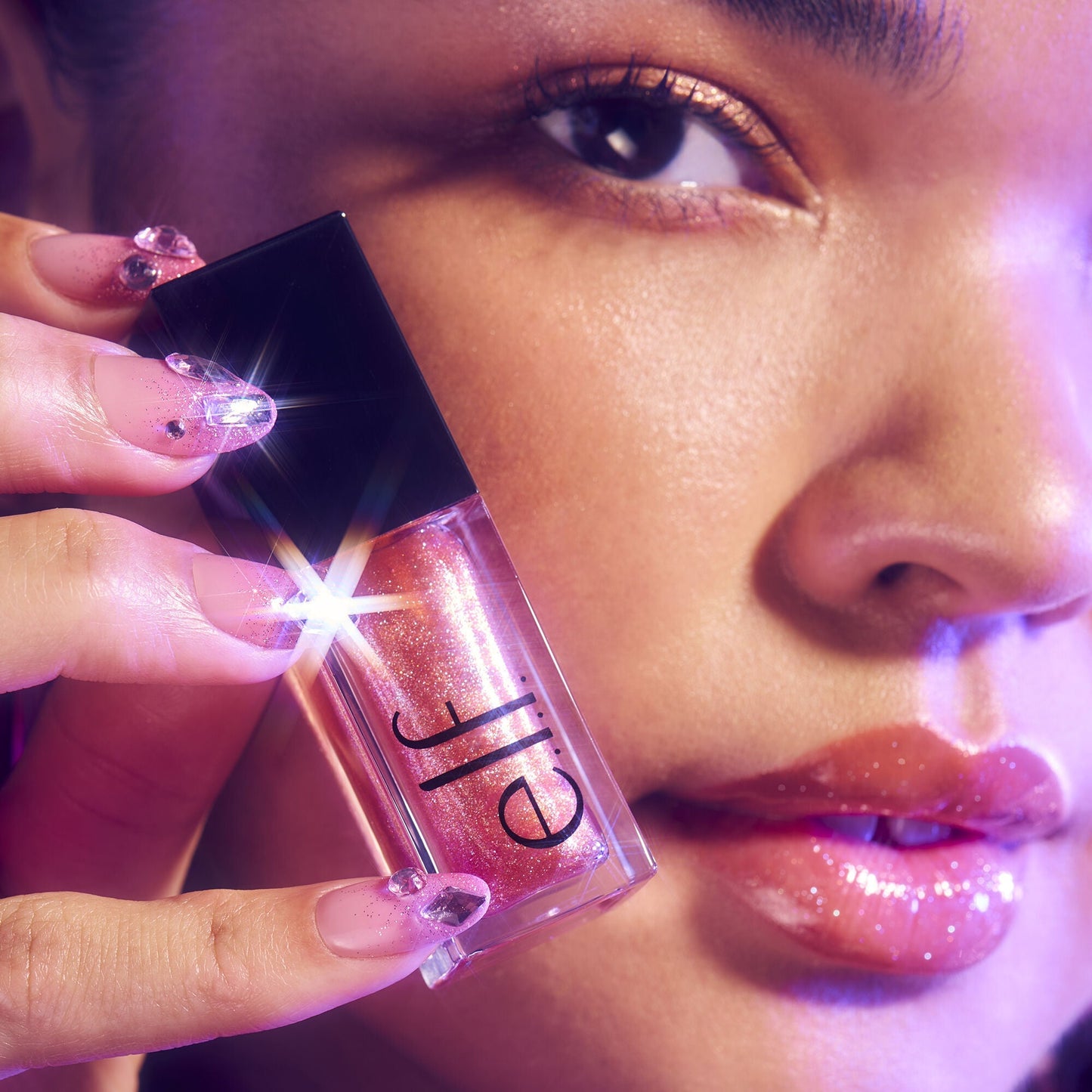 glow-reviver-plumping-lip-oil-a0 072225_Breanna_LipPlump_0391_2000x2000_0613e084-a418-44f9-b40d-c461b7a4b6db.jpg