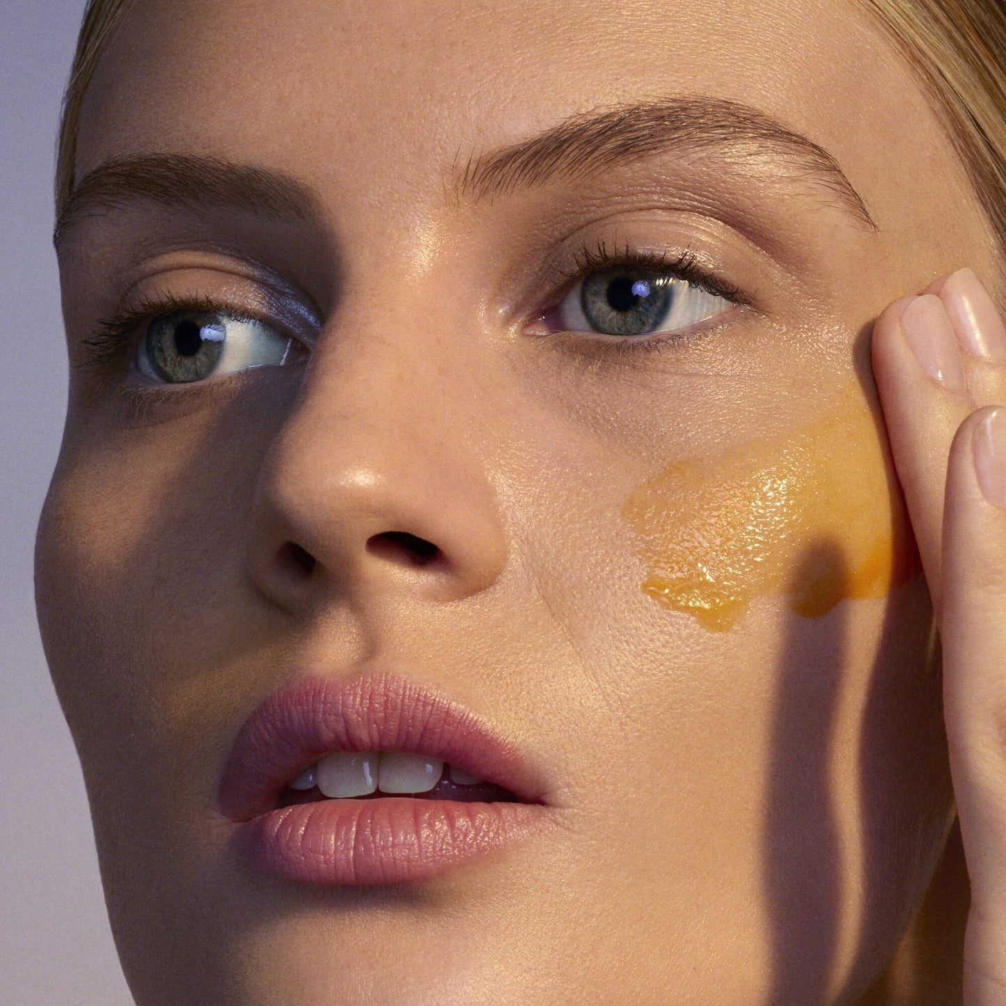 youth-boosting-advanced-night-retinoid-serum-regular-h3 080222_Florence_ANR_0403_IGF_V2.jpg