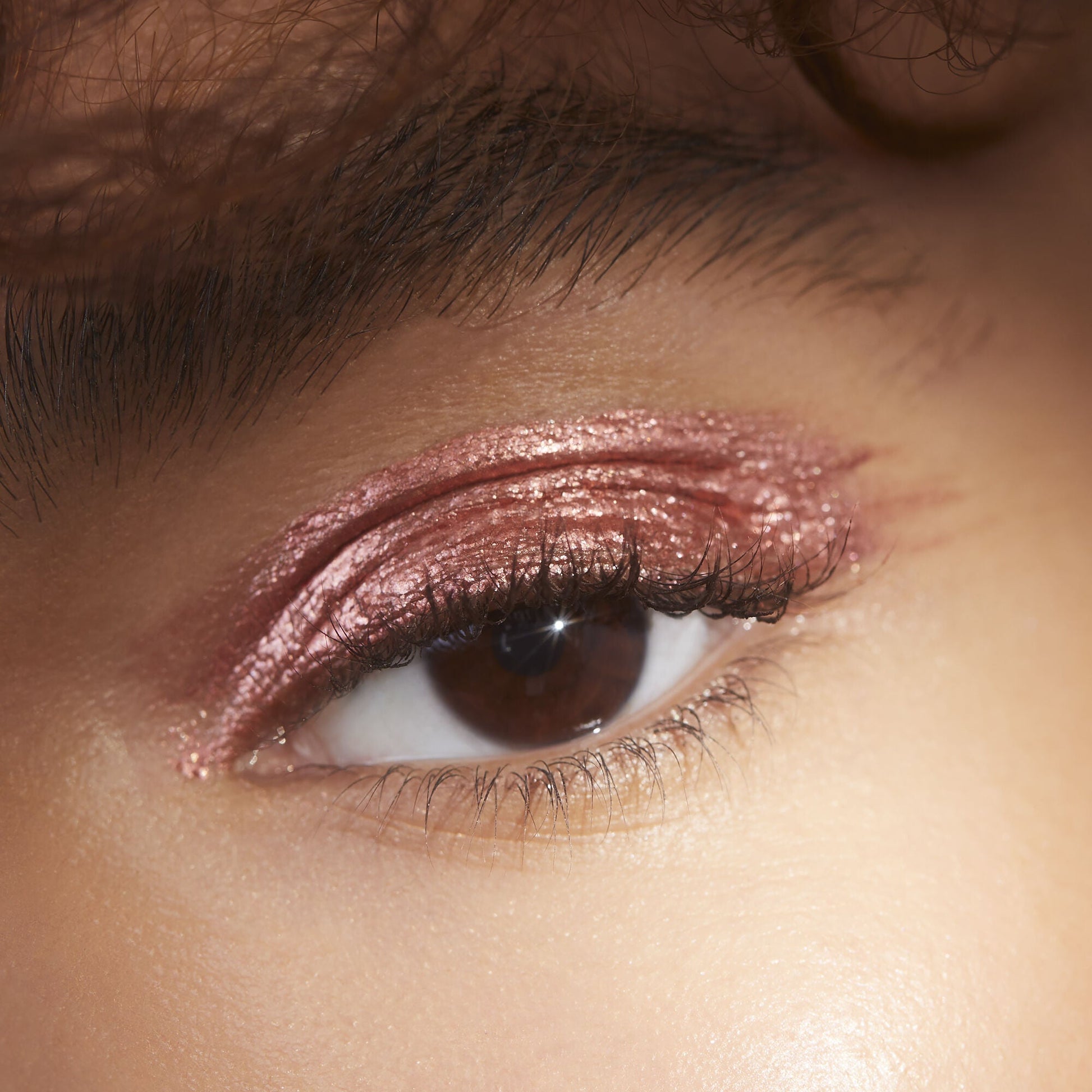 liquid-metallic-eyeshadow-q4 08112020_Alyssa_LiquidMetallic2-0088_IGF_8173dfb0-e7a2-4d33-b548-15571a3372c6.jpg