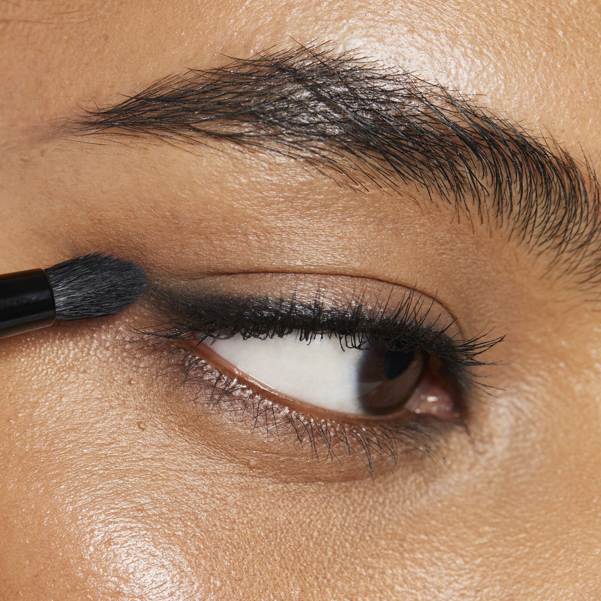 smudge-n-smoke-eyeliner-brush-m3 100824_elf_Shikin_Kohl_App_017_RGB_IGF.jpg