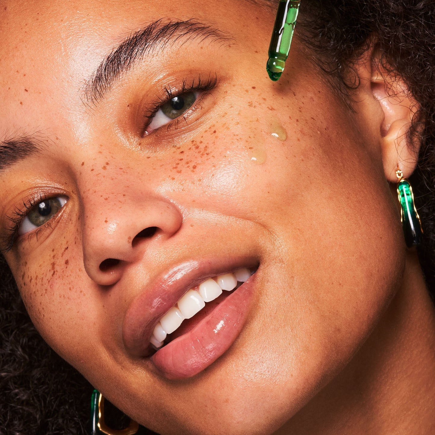 plz-clarify-facial-oil-n5 100924_SKIN_Drew_PlzC_App_005_v1_RGB_IGF.jpg