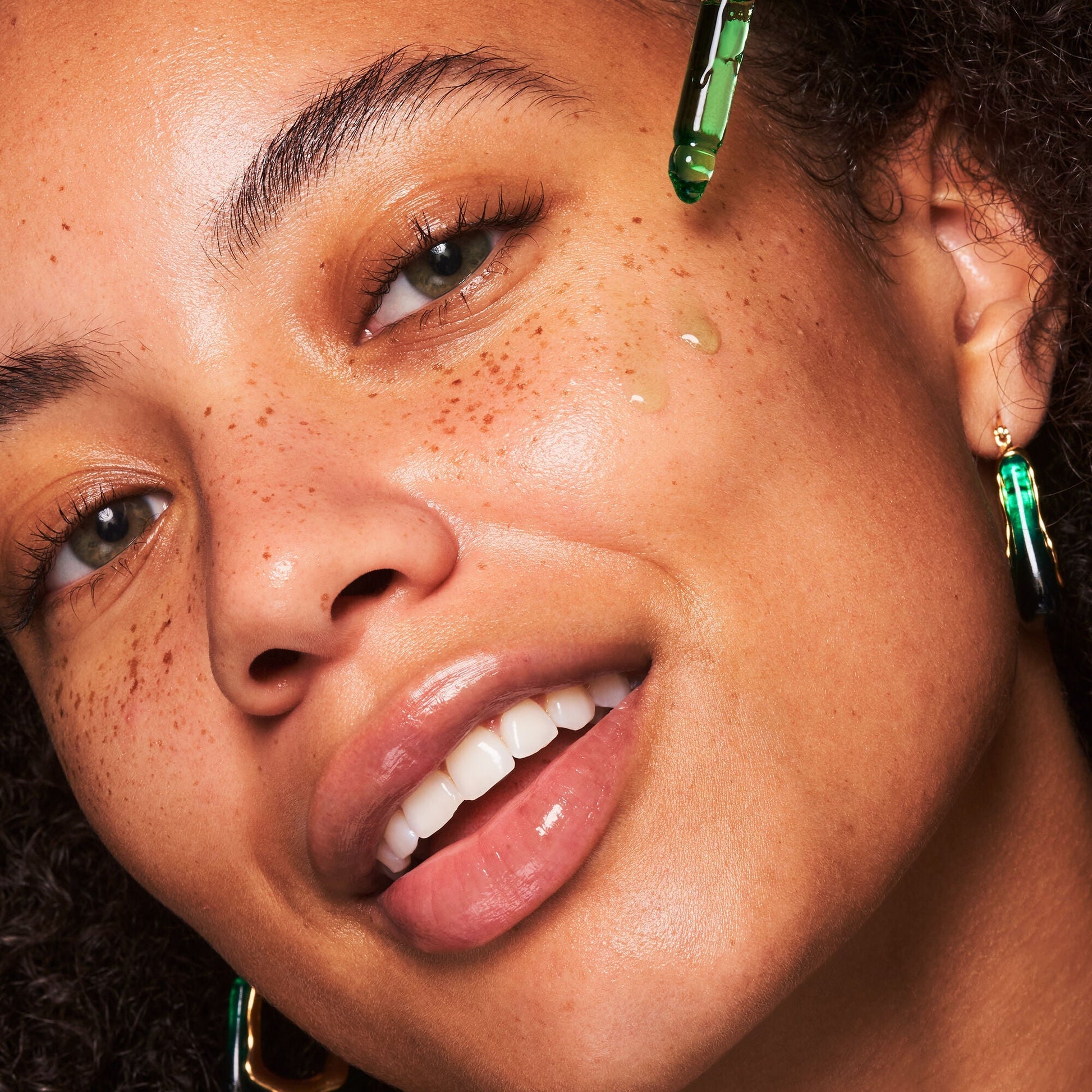 plz-clarify-facial-oil-n5 100924_SKIN_Drew_PlzC_App_005_v1_RGB_IGF.jpg