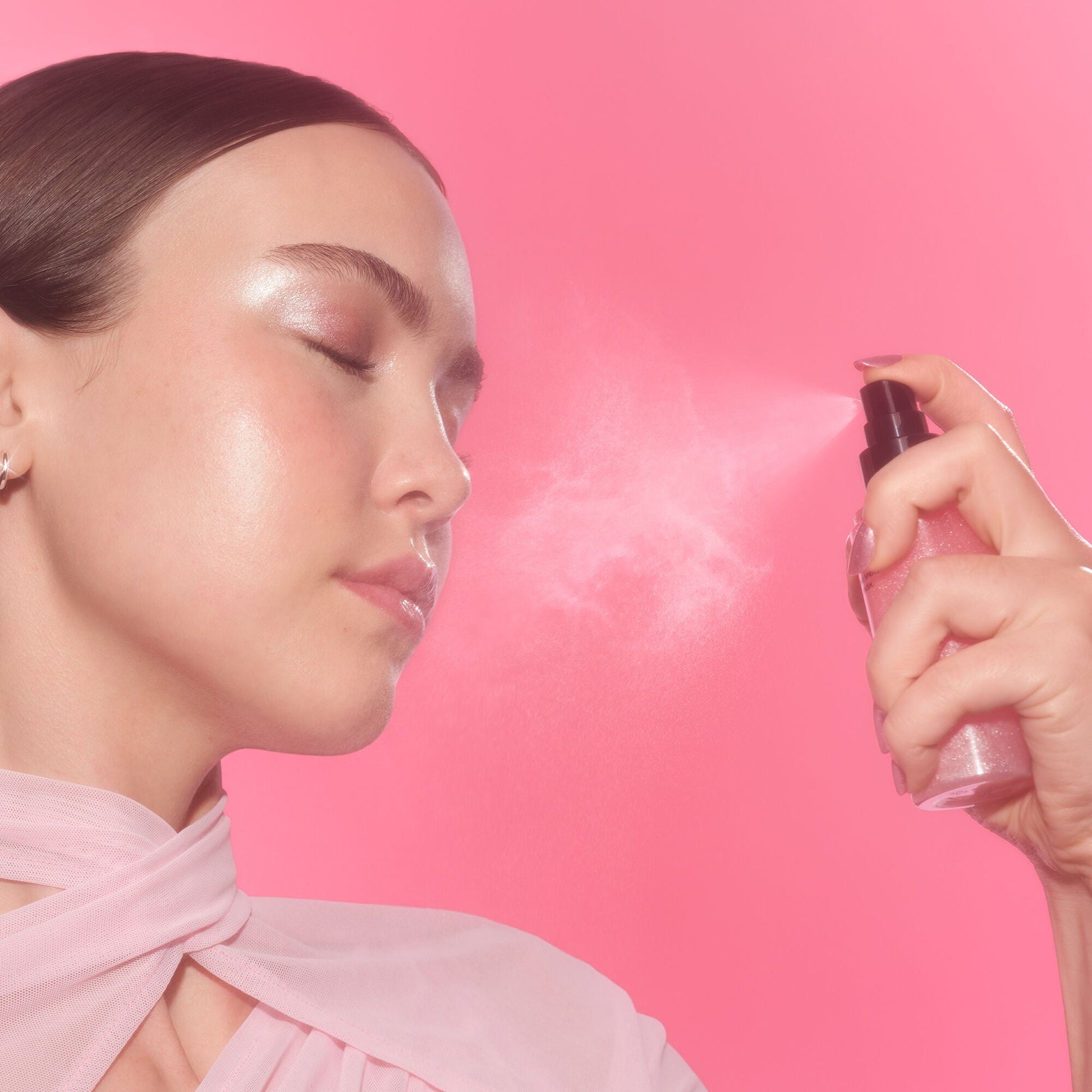 power-grip-rose-setting-spray-d8 102225_Haley_PG_Pink_App_038_v3_RGB_IGF_afa202e0-e395-4ab2-8641-8545bdabb8f6.jpg