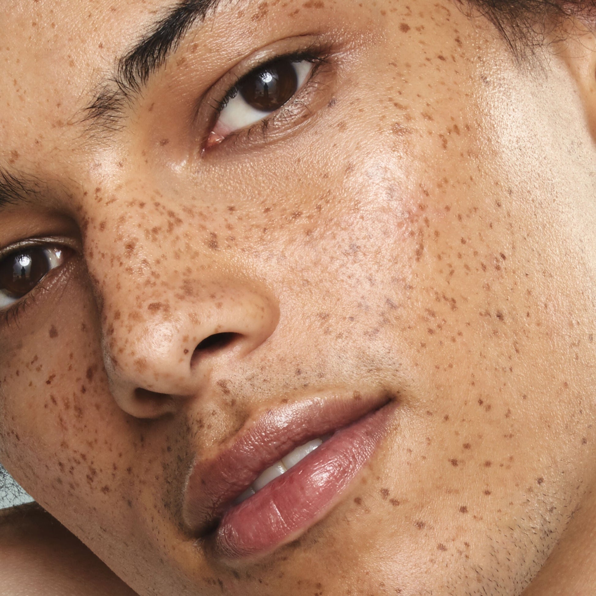 holy-hydration-face-cream-spf-30-e2 11112019_012021_Danny_HHydrationApp_044_IGF.jpg