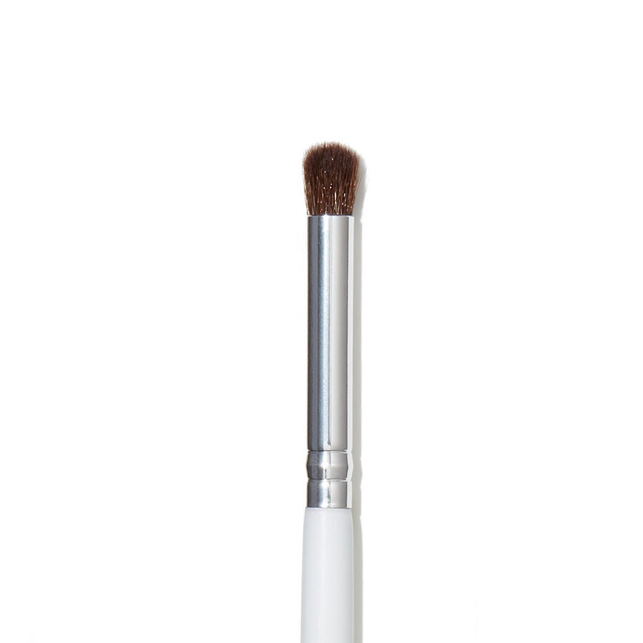 eye-crease-brush-d4 1823_EyeCreaseBrush_Macro.jpg