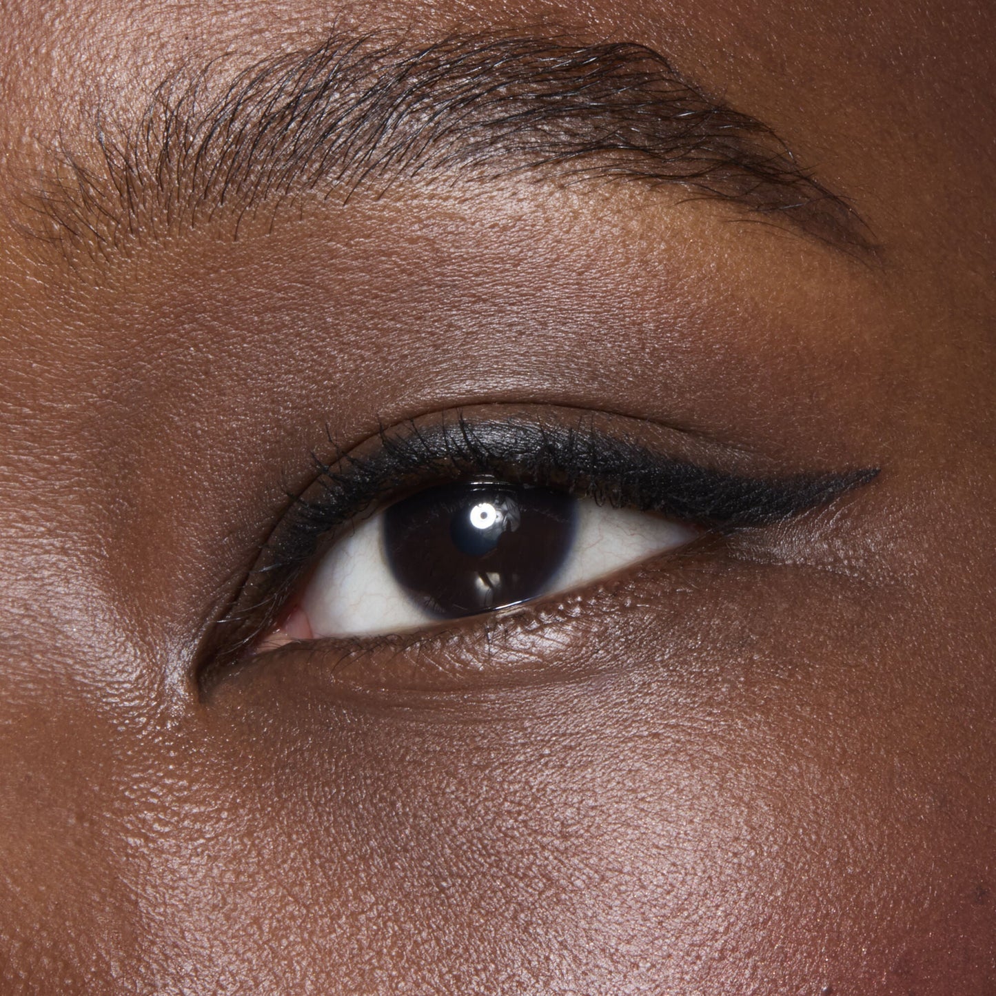no-budge-retractable-eyeliner-d1 81330_NO_BUDGE_RETRACTABLE_EYELINER_BLACK_BILLIE_0062_V2.jpg