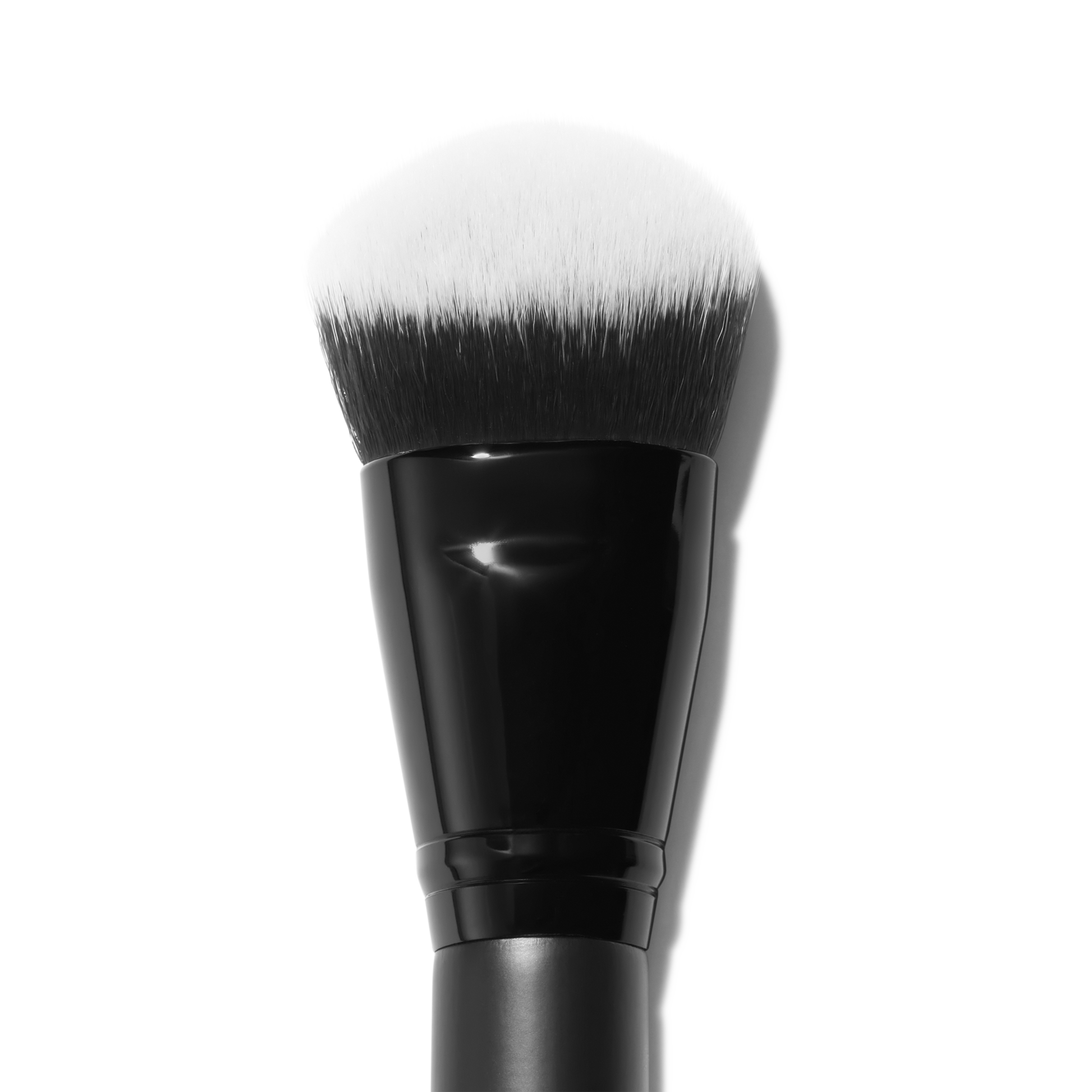 smooth-swipe-foundation-brush-f8 81456_Detail_R.png