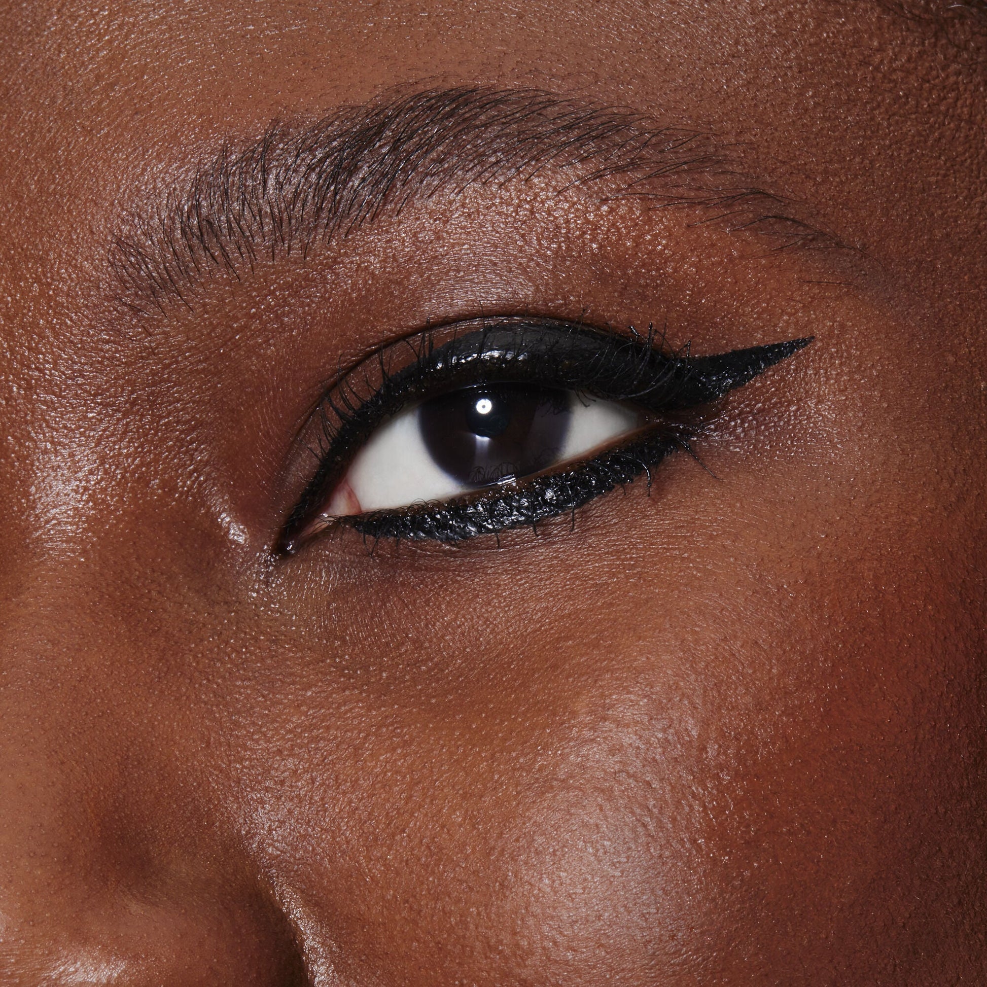 h2o-proof-inkwell-eyeliner-d2 82969_DJ_H20_PROOF_INKWELL_EYELINER_MACRO.jpg