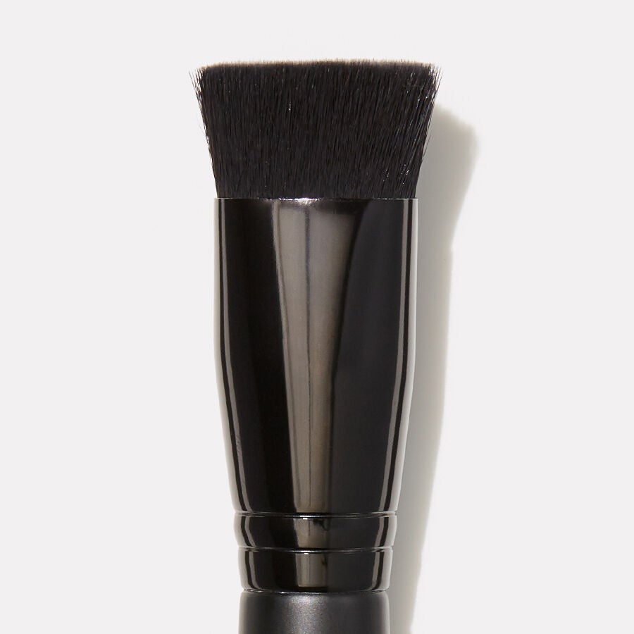 triangular-buffing-foundation-brush-w4 85106_b_TriangularBuffingFoundationBrushwebA.jpg